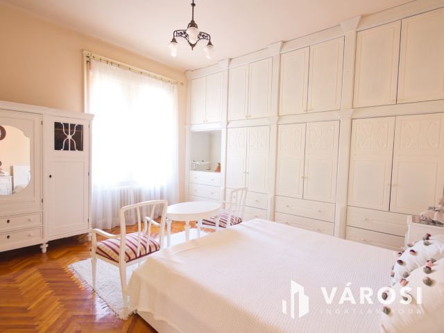 Kivételes hangulatú, belvárosi családi ház eladó