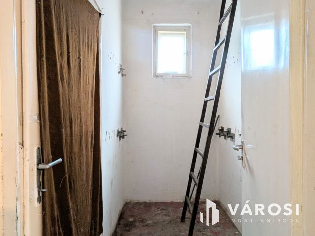 3 szobás nagy konyhás téglaház kisvárosban!