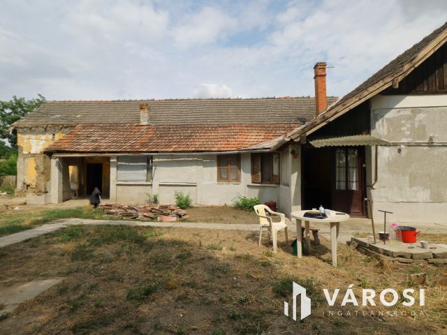 Tótkomlósi családi ház eladó