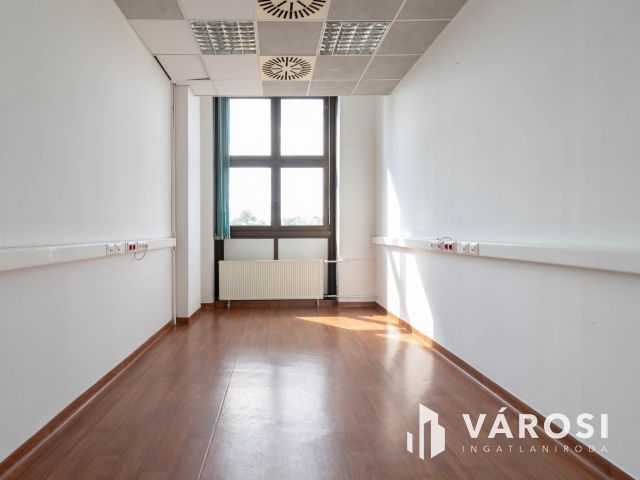 132 m2-es üzlet/bemutatóterem Csepel HÉV-állomástól 2 percre