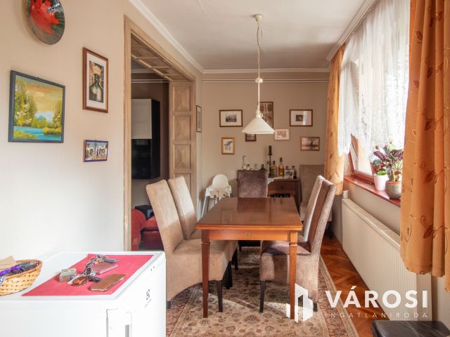 Eladó sorház saját udvarral és garázzsal