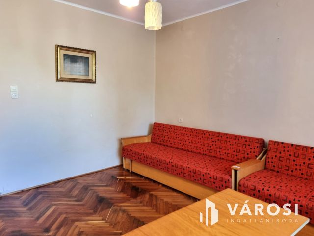 Lakható, korszerűsítést igénylő 98m2-es családi ház