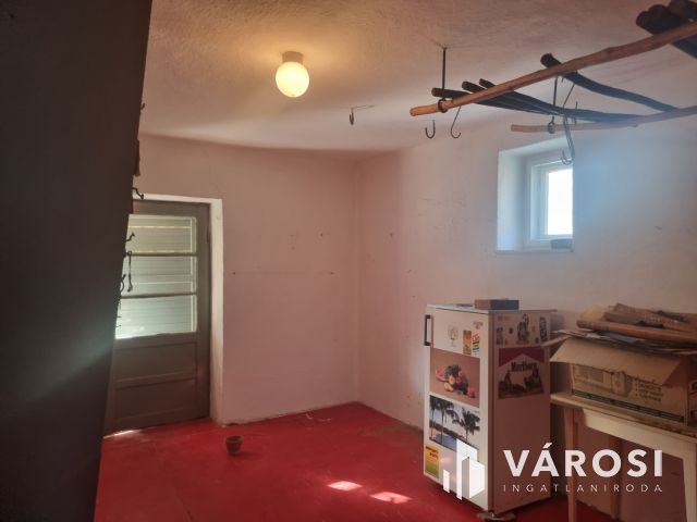 Lakható, korszerűsítést igénylő 98m2-es családi ház