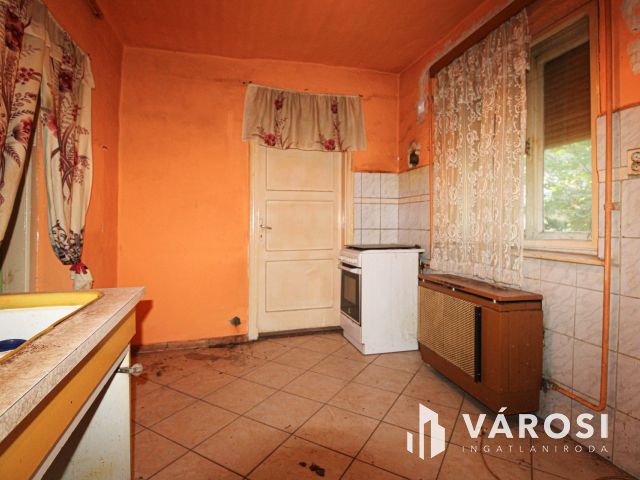 Rengeteg lehetőséget rejtő ingatlan Sarkad központ helyén