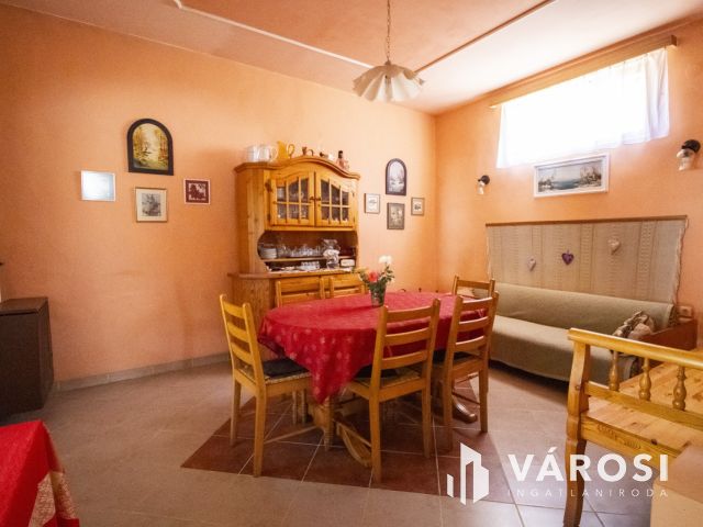 Eladó nagypolgári családi ház Orosháza szívében