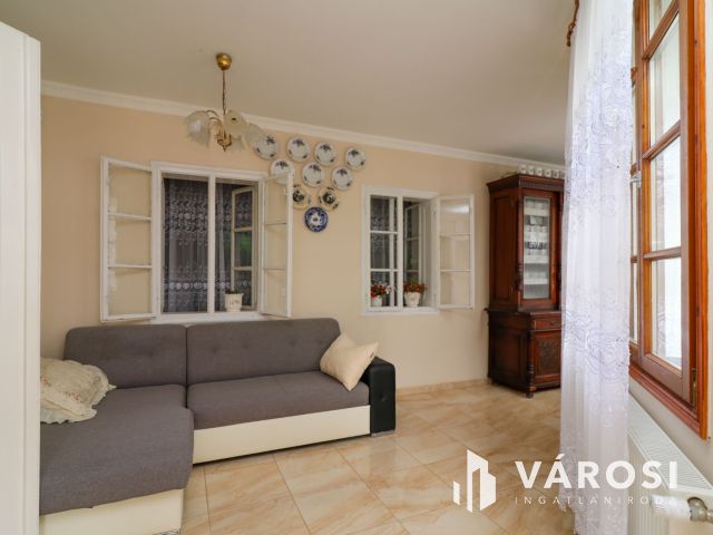 Eladó kétlakásos családi ház Szarvason