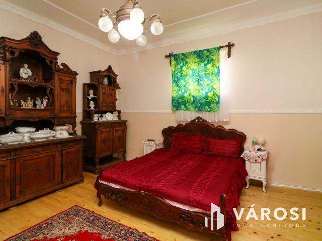 Eladó kétlakásos családi ház Szarvason