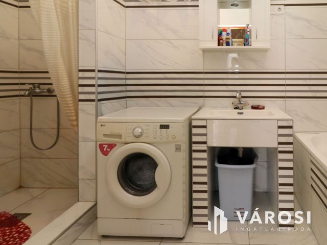 Eladó kétlakásos családi ház Szarvason