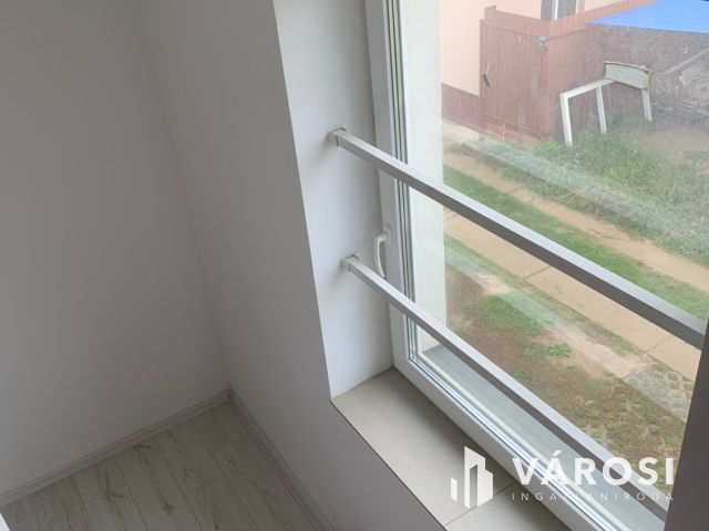 Egy  új, impozáns lakás eladó.