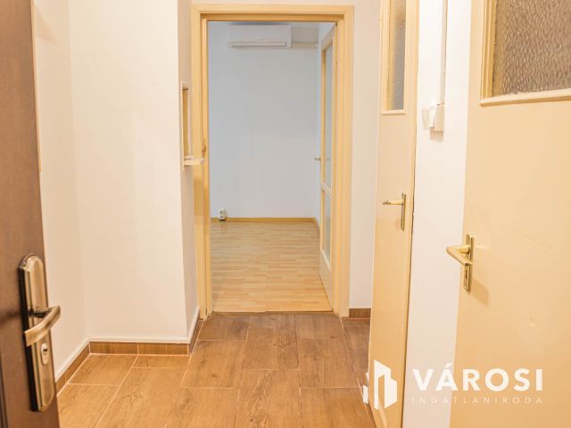 Frekventált helyen 2 szobás panelprogramos