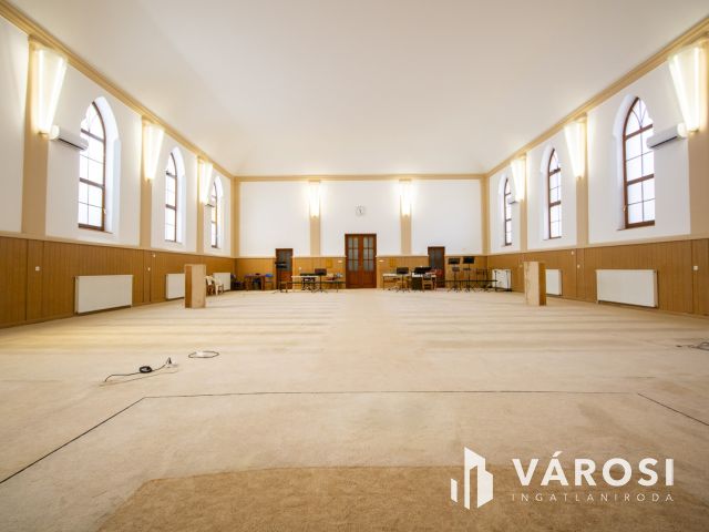 Többfunkciós komplexum Orosháza központjában