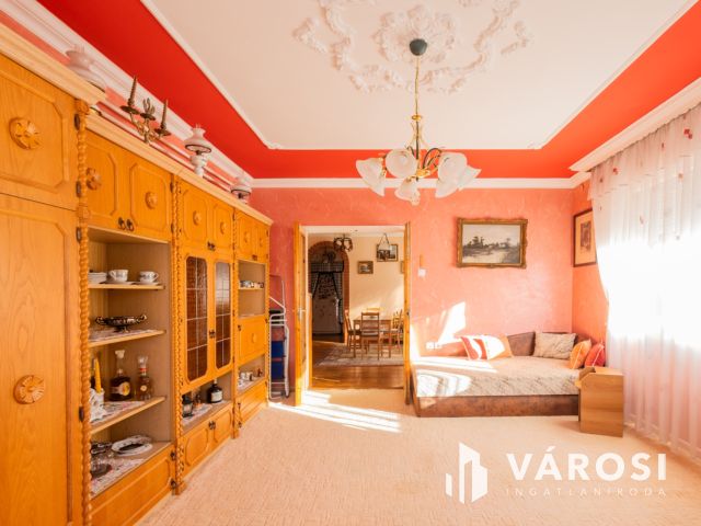 Tökéletes szerkezetű ház, tágas terekkel a Fürdőövezetben