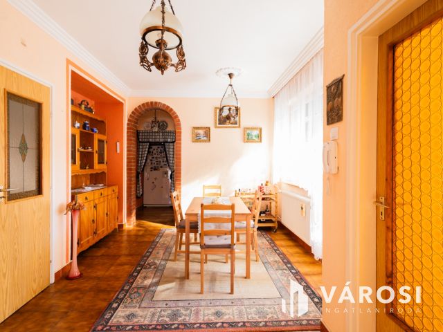 Tökéletes szerkezetű ház, tágas terekkel a Fürdőövezetben