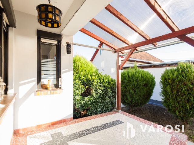 Tökéletes szerkezetű ház, tágas terekkel a Fürdőövezetben