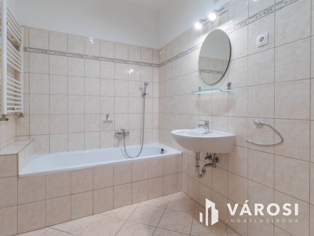 Teraszos, kiskertes 37 m2-es álomlakás eladó Pesterzsébeten