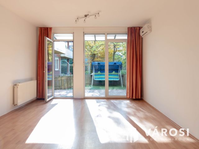 Teraszos, kiskertes 37 m2-es álomlakás eladó Pesterzsébeten