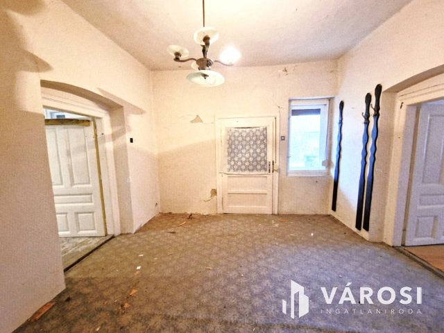 Hangulatos, verandás, 3 szobás kertes ház jó környéken