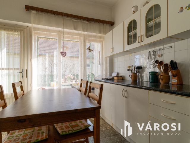 Tégla falazatú, 3 szobás családi ház Jamina elején