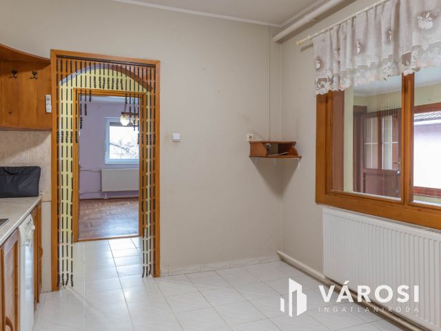 Jó állapotú 3 szobás családi ház Dobozon