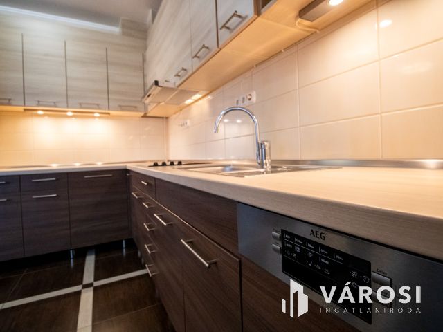 Modern sorházi lakás teljes bútorzattal