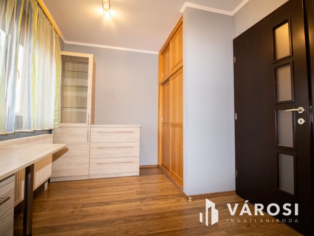 Modern sorházi lakás teljes bútorzattal