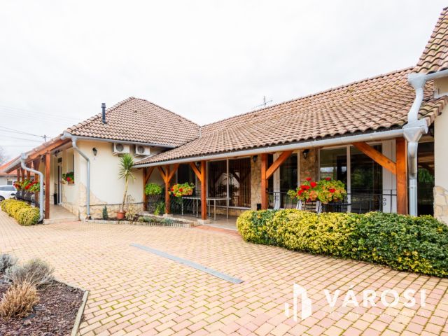 Az év szállása eladó! Apartmanház a fürdő mellett