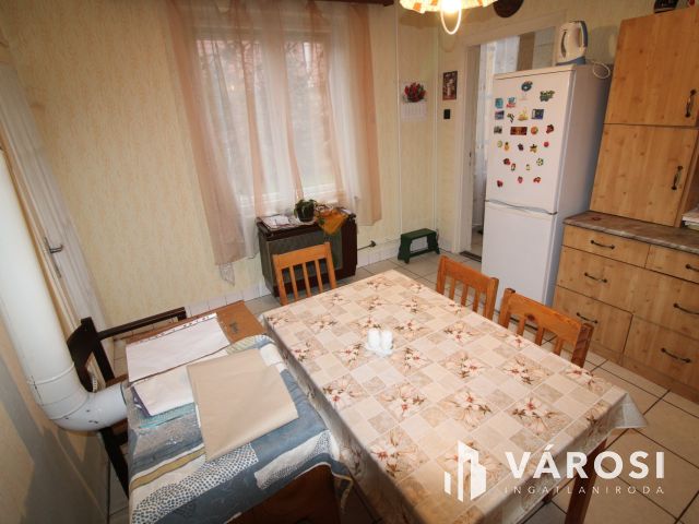 Gyulaváriban 3 szobás családi ház eladó.