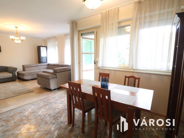 4/1. ben. 2 lakás ,1 garázs, 1 beálló !