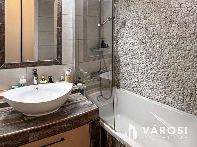 Nagyon Szép Lakás, Nagyon Jó Helyen!