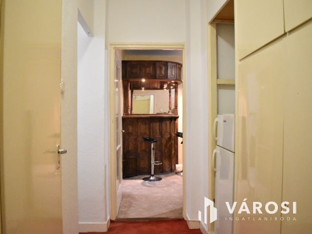 2 szobás, erkélyes lakás a Budapest krt-on!