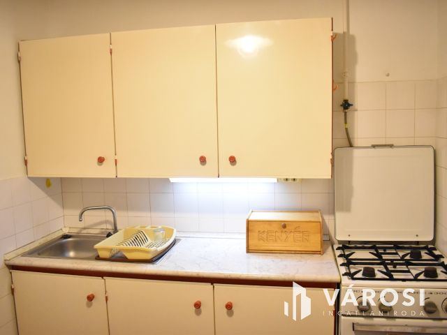 2 szobás, erkélyes lakás a Budapest krt-on!