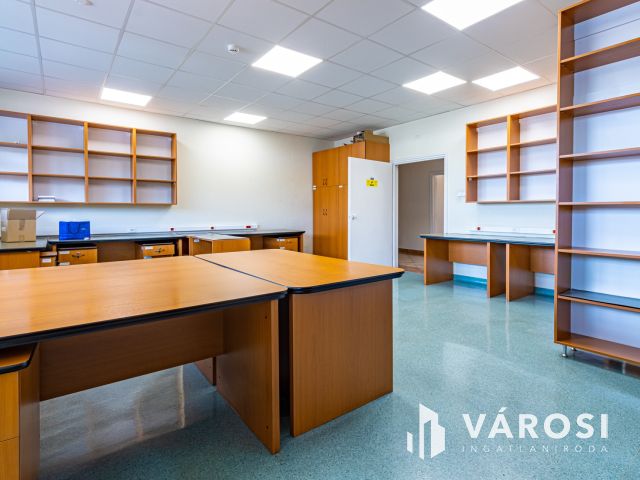 Zuglóban, M3 bevezetőnél, eladó II. emeleti irodaszint