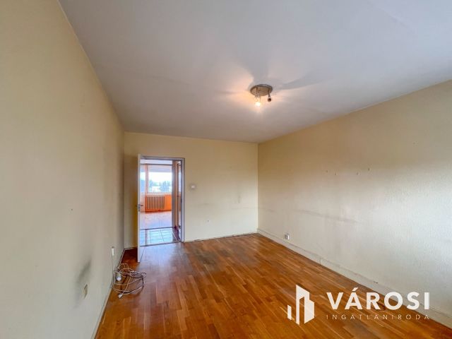 Eladó 2,5 szobás, erkélyes, hőszigetelt panel lakás
