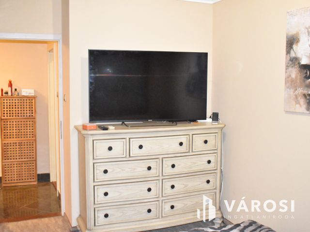 3 szobás felújított lakás egyedi panorámával a központban!