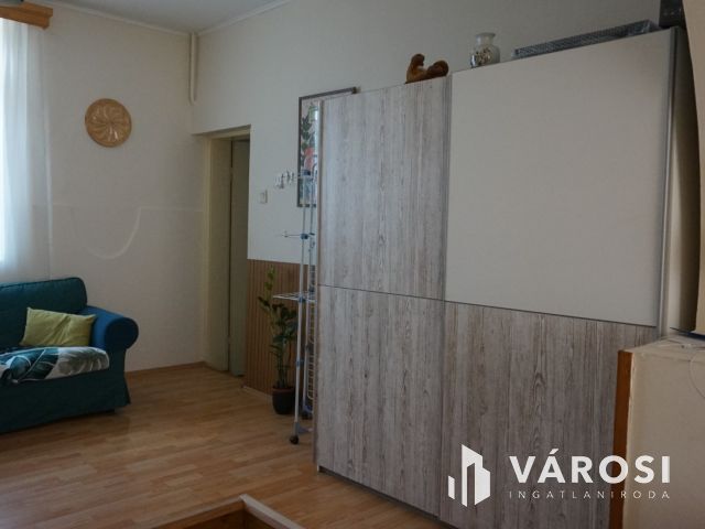 Impozáns lakás kertrésszel kiváló helyen Vásárhelyen