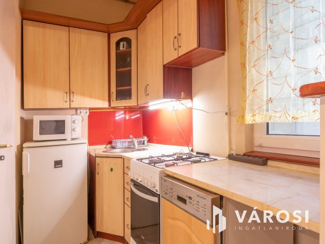 Pozsonyi földszinti takaros lakás