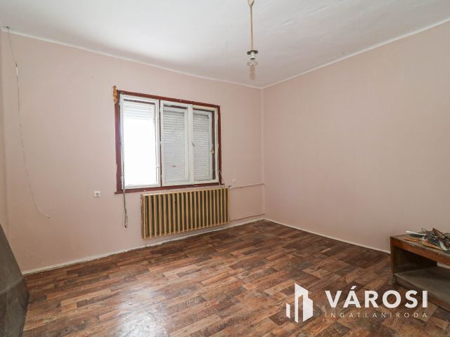 Felújítandó kádár kocka Gyomaendrődön