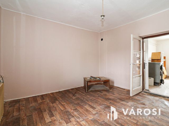 Felújítandó kádár kocka Gyomaendrődön