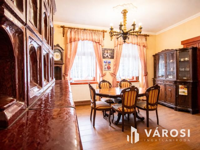 Nagyvonalú terek, polgári hangulat Békéscsaba belvárosában