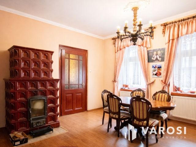 Nagyvonalú terek, polgári hangulat Békéscsaba belvárosában