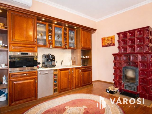 Nagyvonalú terek, polgári hangulat Békéscsaba belvárosában