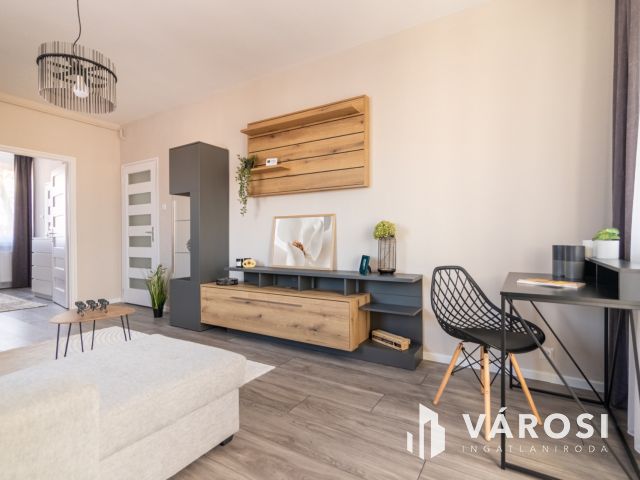 Felújított, belvárosi, azonnal költözhető