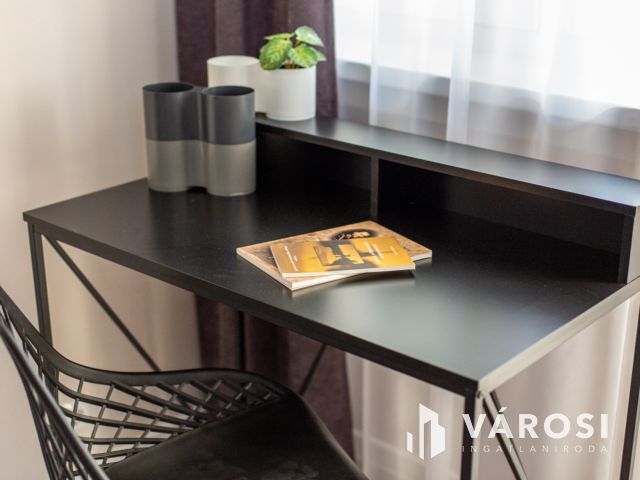 Felújított, belvárosi, azonnal költözhető