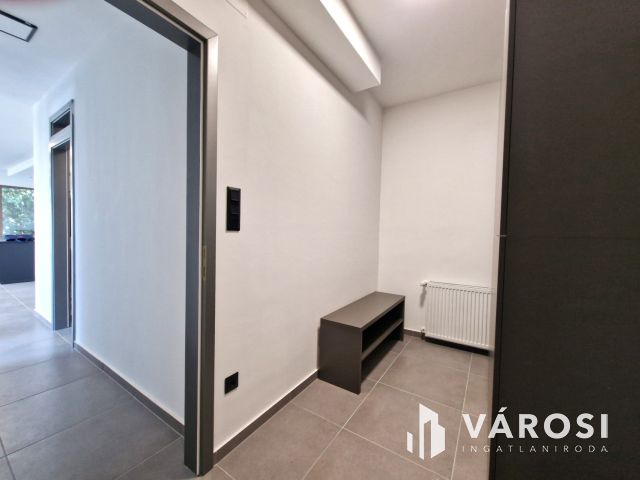 Korszerűsített Prémium Ingatlan, ÜZLET+2LAKÁS