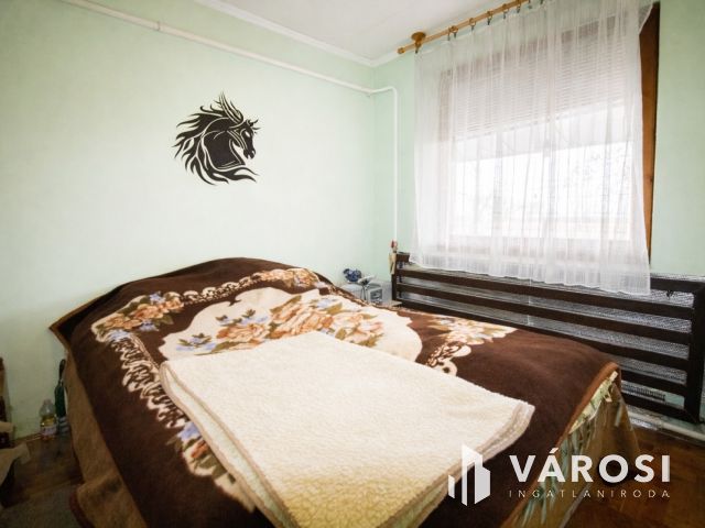 Főút menti birtok állattartásra, 10 hektár földdel