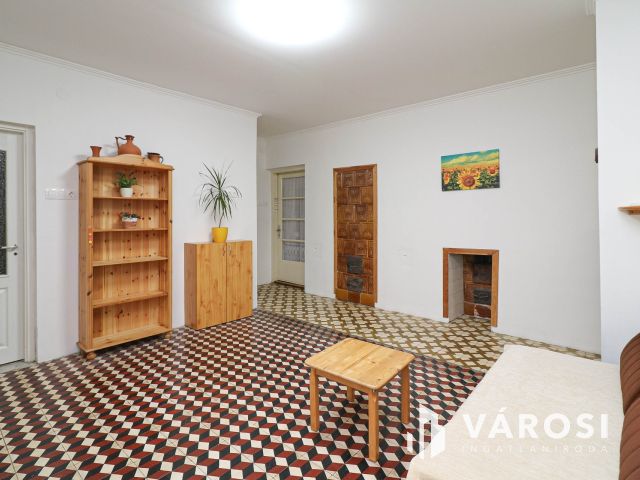 Békésen családi ház tágas telekkel eladó!