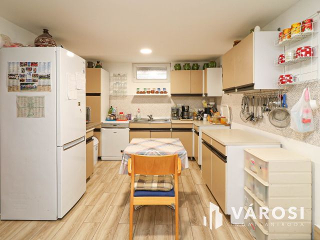 Békésen családi ház tágas telekkel eladó!