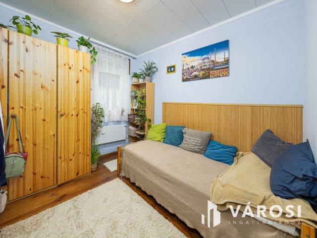 Nappali + 3 szoba + kertkapcsolat