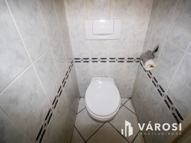 Eladó üzlethelyiség a Bartókon