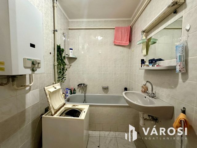 Szerpentin út elején 2. emeleti, 1+1 félszobás lakás eladó!